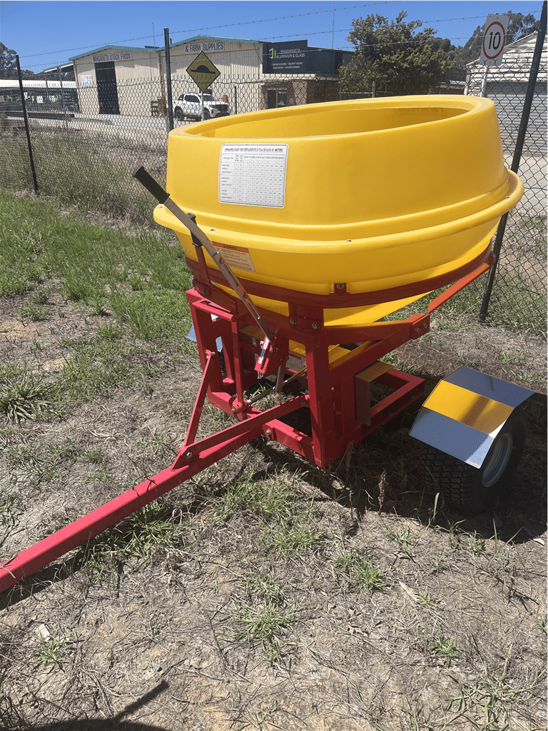 Farmtech ITS-400P TRAILED POLY HOPPER SPREADER - Agriculture and Outdoor > Tractor Attachment