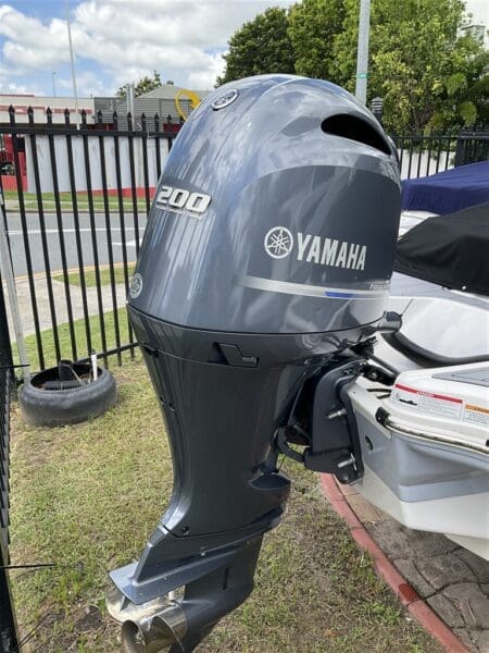 Yamaha F200XB - Boats and Marine