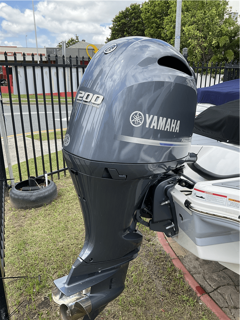 Yamaha F200XB - Boats and Marine