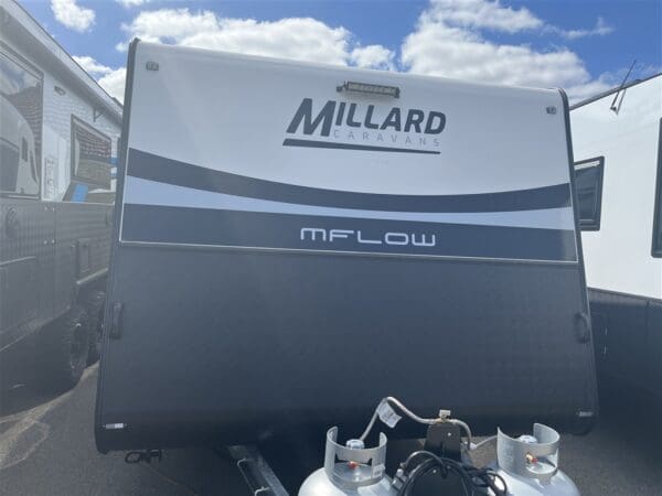Millard MFLOW 17'6 X 7'8 RD - Caravans