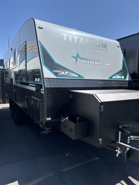 Titanium R1 21'6 SOUTHERN STAR REAR CLUB - Caravans