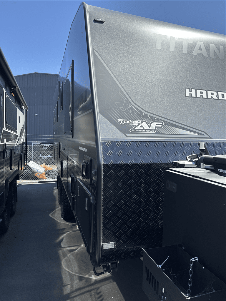 Titanium R1 21'6 HARDCORE REAR CLUB - Caravans
