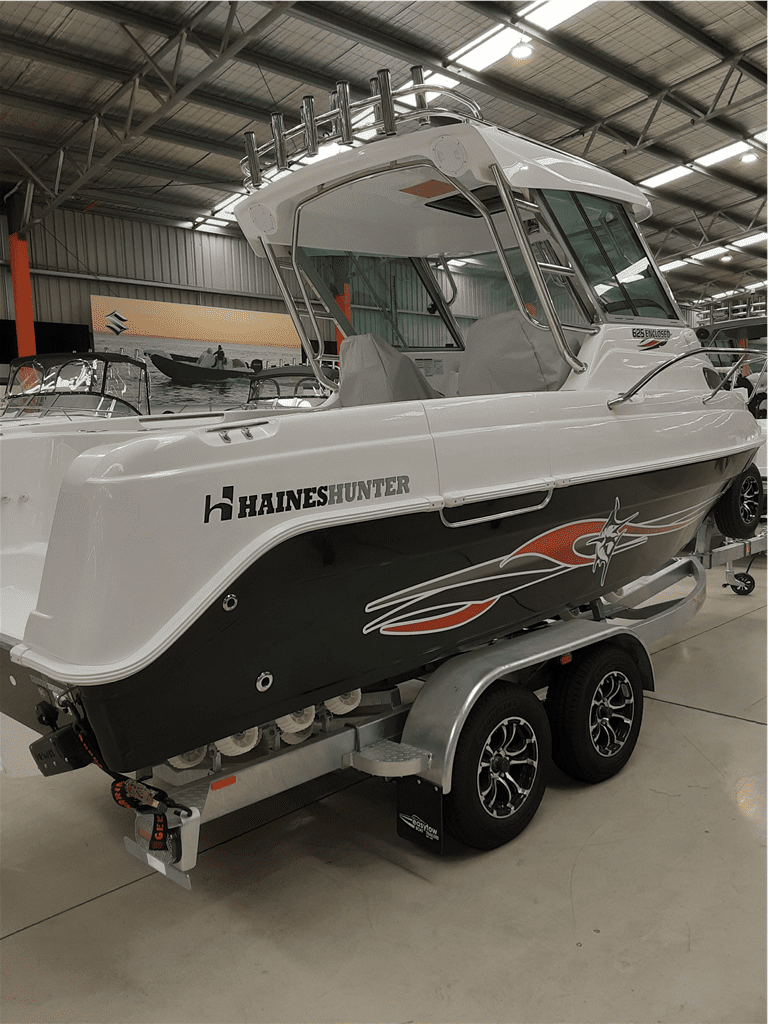 Haines Hunter 625 ENCLOSED - Boats and Marine > Trailable Boat