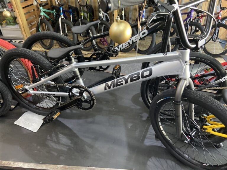 Meybo 24 CLIPPER PRO 22 - Bikes and E-Bikes > Road Bikes