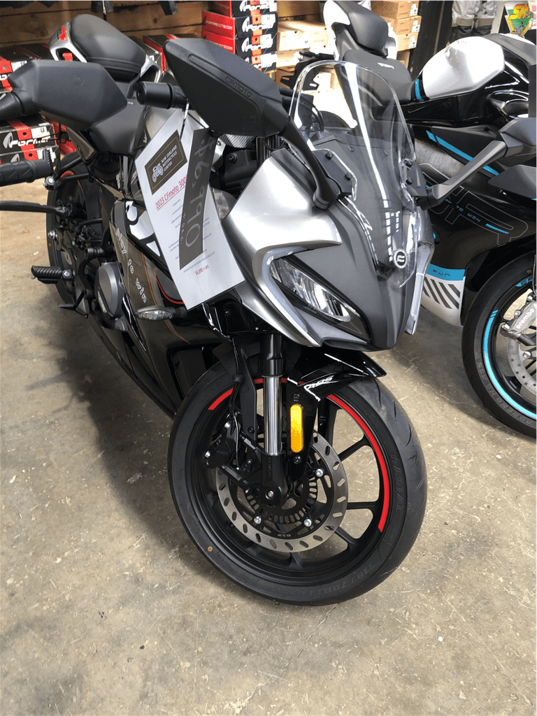 CFMoto 300SR - Motorbikes and Sccoters
