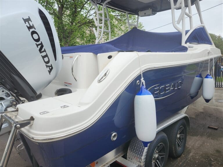 Chaparral ROBALO R247 - Boats and Marine > Trailable Boat