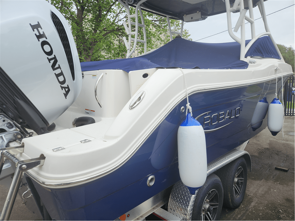 Chaparral ROBALO R247 - Boats and Marine