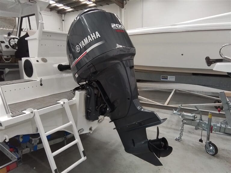 Yamaha F200BET - Boats and Marine >  Outboard Boat Engines