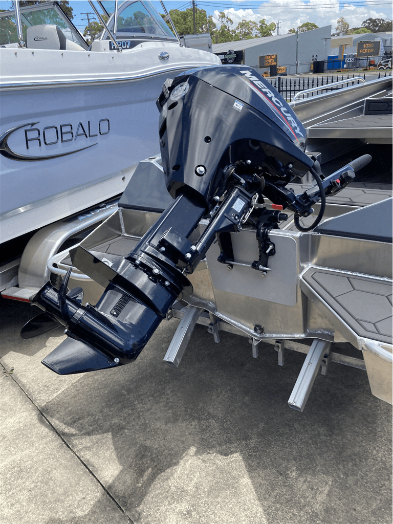 Mercury 20 MLH 4S - Boats and Marine >  Outboard Boat Engines