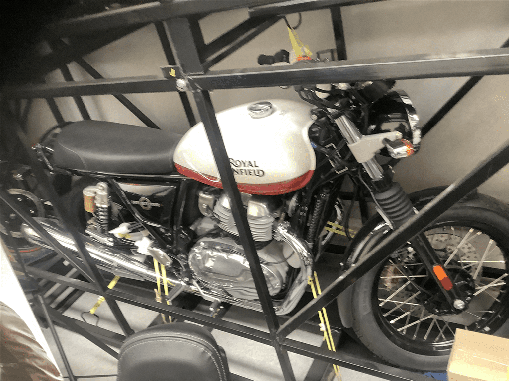 Royal Enfield INTERCEPTOR 650CC - Motorbikes and Sccoters