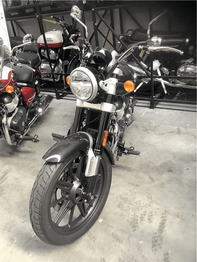 Royal Enfield SUPER METEOR 650 - Motorbikes and Sccoters