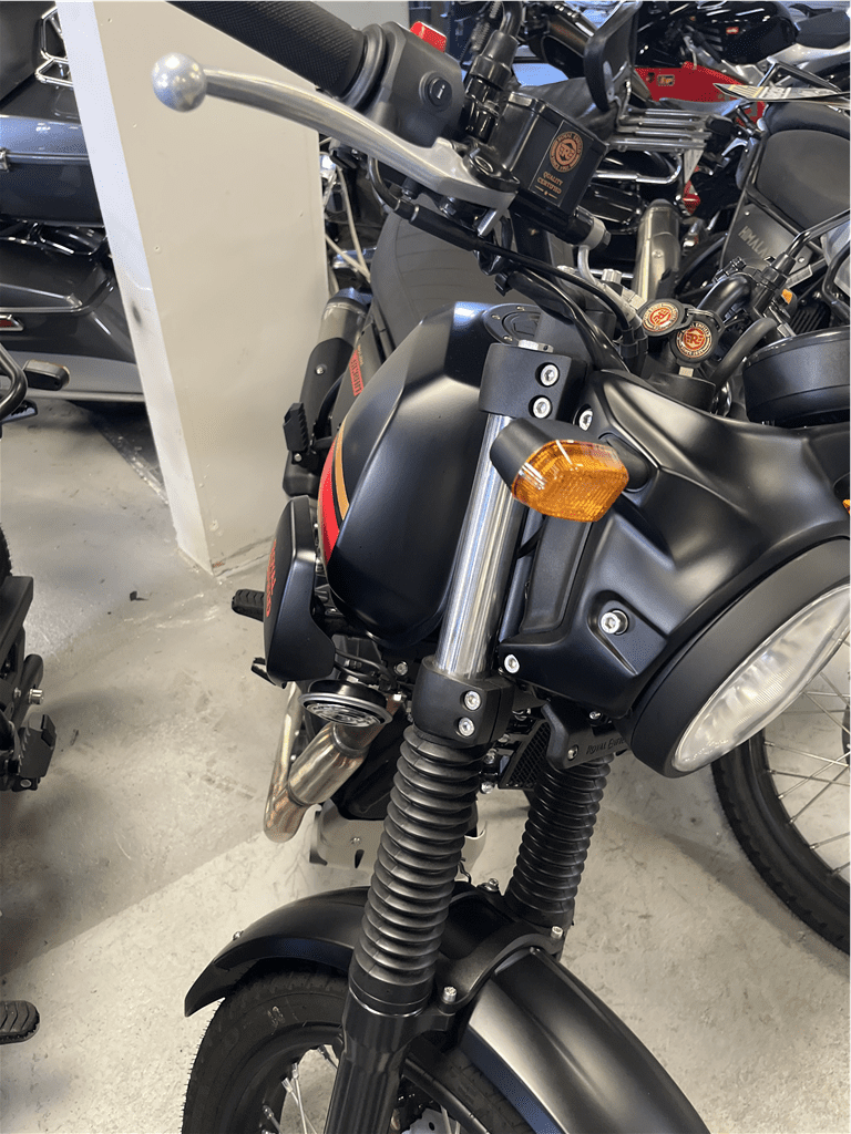 Royal Enfield SCRAM 411 - Motorbikes and Sccoters