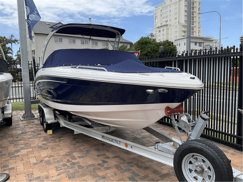 Chaparral 23SSI - Boats and Marine > Trailable Boat