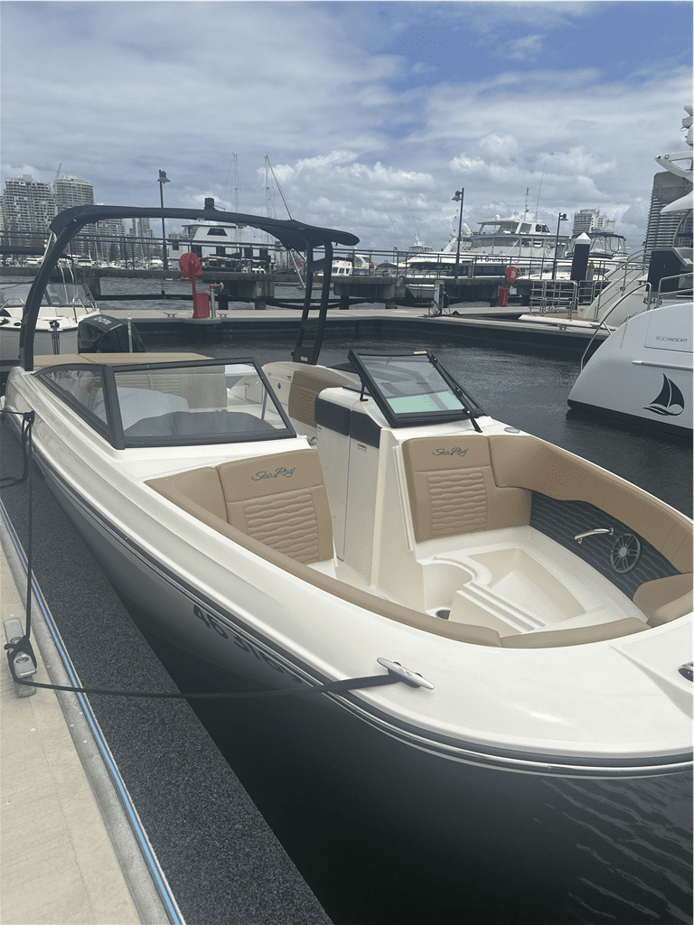 Sea Ray 230 - Boats and Marine > Trailable Boat