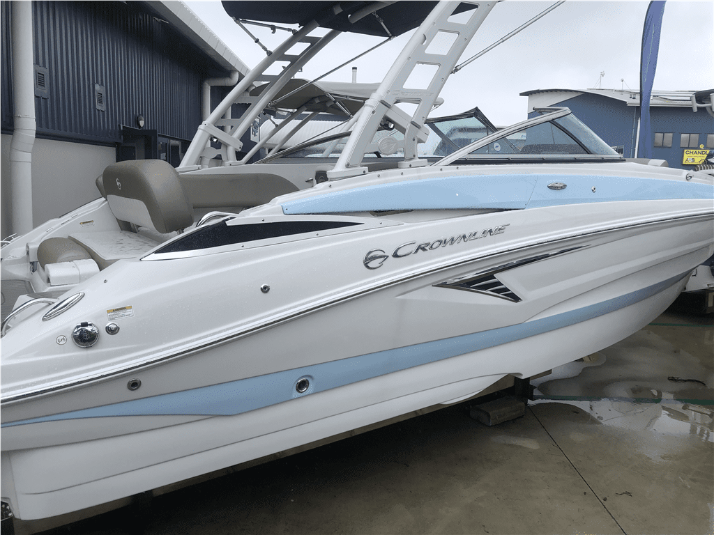 Crownline E235XS - Boats and Marine