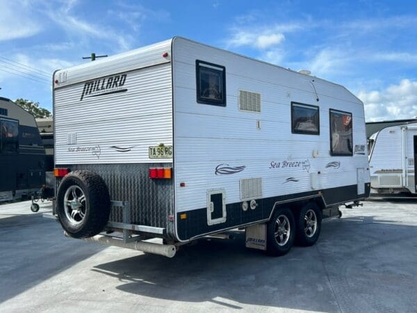 890<br>2012 MILLARD LONGREACH 18'6<br>TARE 2180kg<br>ATM 2580kg<br>Independent suspension<br>Extended A Frame with tool box<br>Tunnel boot<br>Electric awning<br>Outside picnic table<br>Gas cooktop with mini grill<br>Cafe dinette seating<br>Seperate ensuite shower<br>2x solar panels <br>2x water tanks<br>This caravan will be supplied with current roadworthy and gas certificates