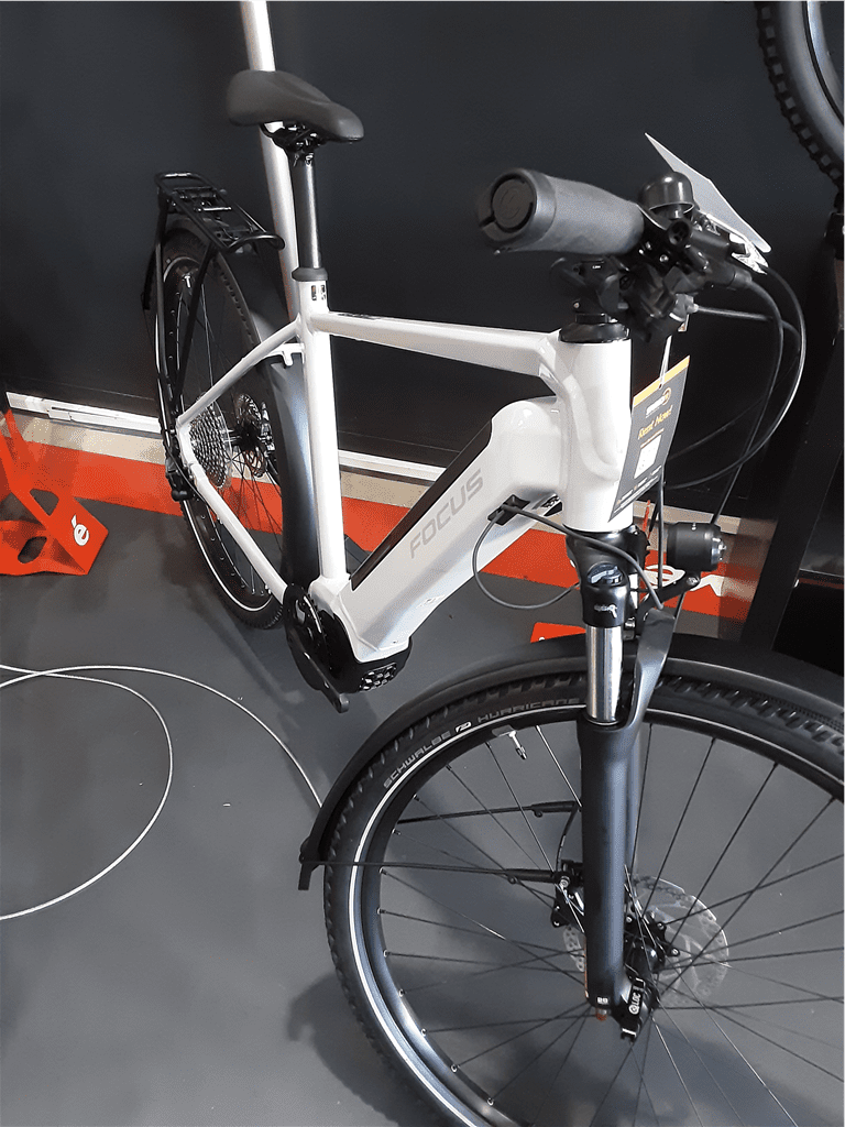 Focus PLANET 2 6.8 WAVE M - Bicycles and E-Bikes