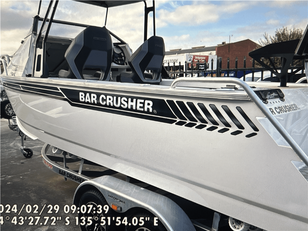 Bar Crusher 670 CUDDY - Boats and Marine