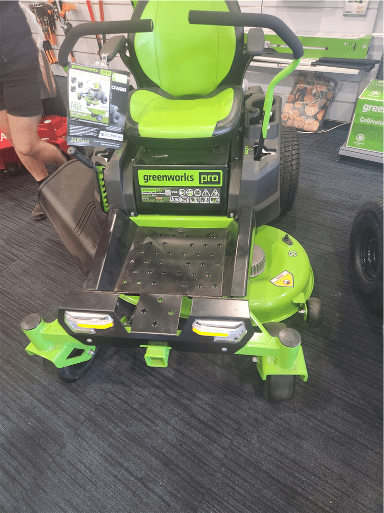 Greenworks 60V 42 TRACTOR INCLUDING BATTERIES & CHARGER - Agriculture and Outdoor