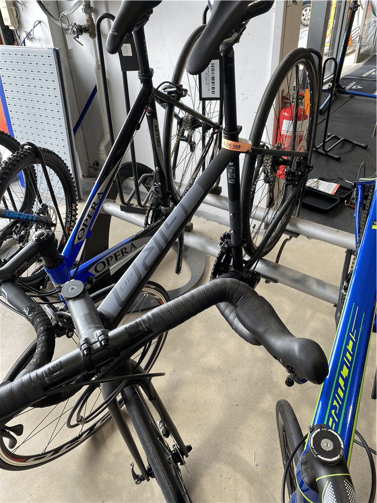 Apollo GIRO BLACK MEDIUM - Bicycles and E-Bikes