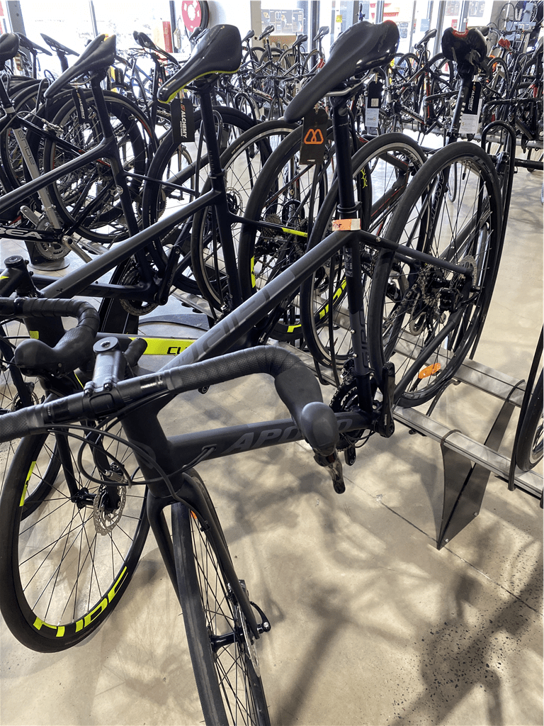 Apollo GIRO BLACK LARGE - Bicycles and E-Bikes