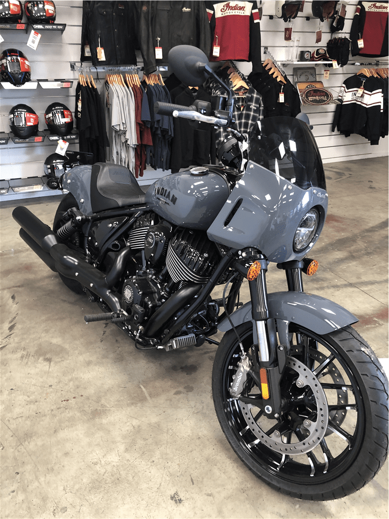 Indian Motorcycles SPORT CHIEF STEALTH GRAY - Motorbikes and Scooters > Motorcycles