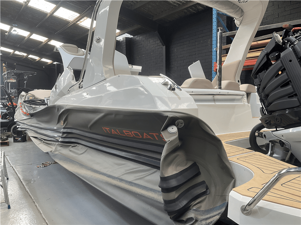 Italboats STINGHER 32 GT WIN - Boats and Marine > Rigid Inflatable Boats