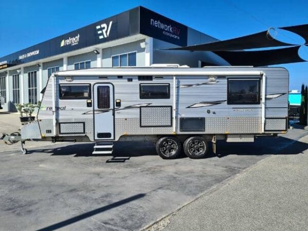  Motorhomes and Camper Trailers