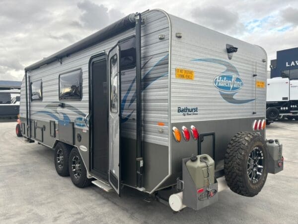 990<br>2015 HALEN VANS BATHURST 22' EAST WEST DUAL AXLE FULL ENSUITE OFF ROAD CARAVAN<br>WEIGHTS<br>TARE - 2848KG<br>ATM - 4400KG<br>PAYLOAD - 1552KG<br>Lovells upgraded hitch Trail A mate jockey wheel <br>Stone guard <br>Mesh on A-frame <br>2 x 9kg gas bottles <br>Front boot storage <br>Diesel heater <br>Built in front pole carrier <br>Thule Omnistor external window shades <br>Airbag suspension <br>4 arm rear bar <br>2 x jerry can holders <br>Reverse camera <br>Rear external pole carrier <br>2 x solar panels <br>2 x 200amp Enerdrive lithium battery <br>External speakers <br>Picnic table <br>ALKO ESC <br>Annexe <br>215L fridge <br>2 x sirocco fans <br>USB points throughout <br>4KG front loader washing machine<br><span style=background: white; color: rgb(39
