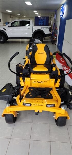 Cub Cadet ULTIMA ZT2 S4 - Agriculture and Outdoor > Lawn Mowers