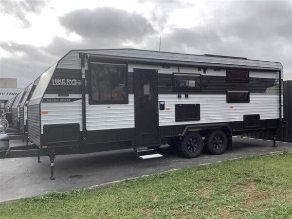  Motorhomes and Camper Trailers > Caravan