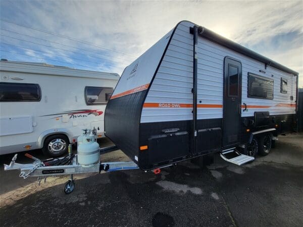  Motorhomes and Camper Trailers > Caravan