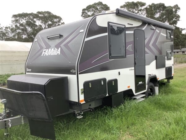  Motorhomes and Camper Trailers > Caravan