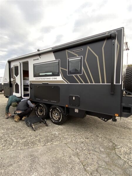  Motorhomes and Camper Trailers > Motorhome