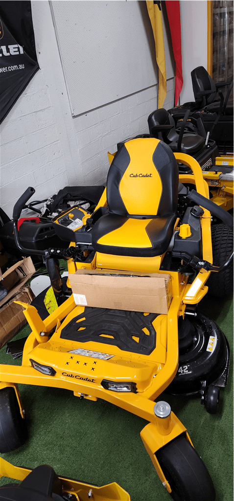 Cub Cadet ULTIMA ZT1 42 - Agriculture and Outdoor > Lawn Mowers