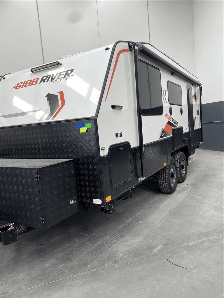 Styline REAR DOOR PANTRY OFFROAD - Caravans