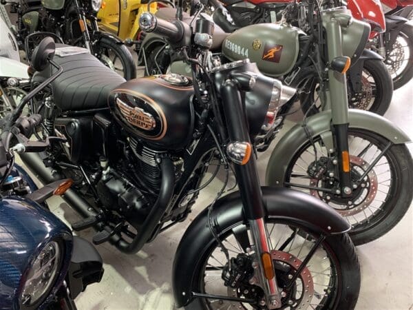 Royal Enfield BULLET 350 PREMIUM - Motorbikes and Scooters > Motorcycles