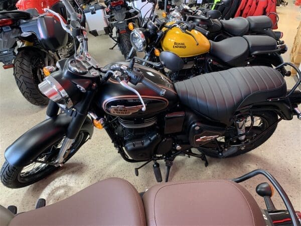 Royal Enfield BULLET 350 PREMIUM - Motorbikes and Scooters > Motorcycles