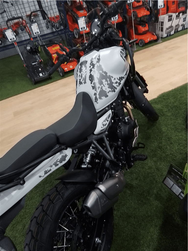 Royal Enfield HIMALAYAN 450 - Motorbikes and Scooters > Motorcycles