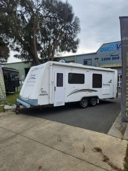  Motorhomes and Camper Trailers