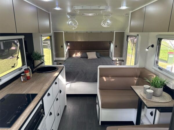  Motorhomes and Camper Trailers