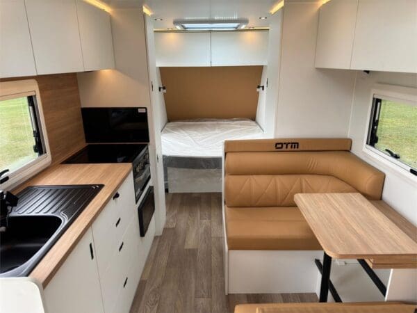  Motorhomes and Camper Trailers