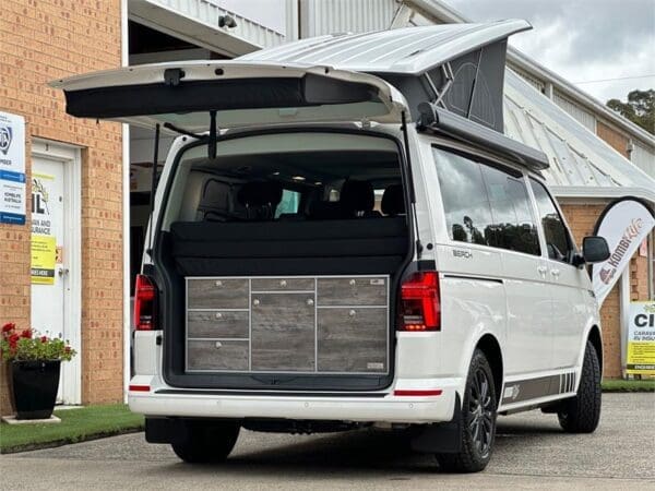  Motorhomes and Camper Trailers