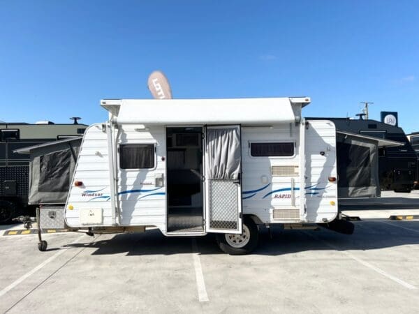  Motorhomes and Camper Trailers