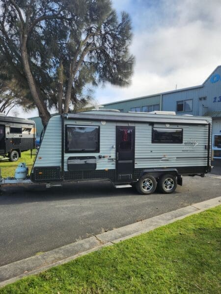  Motorhomes and Camper Trailers