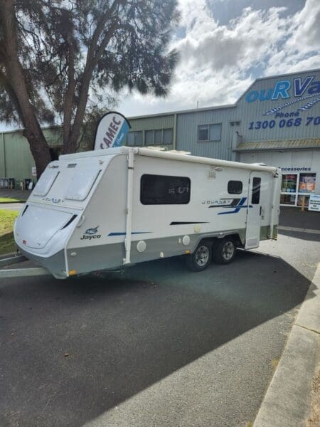  Motorhomes and Camper Trailers