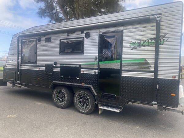  Motorhomes and Camper Trailers