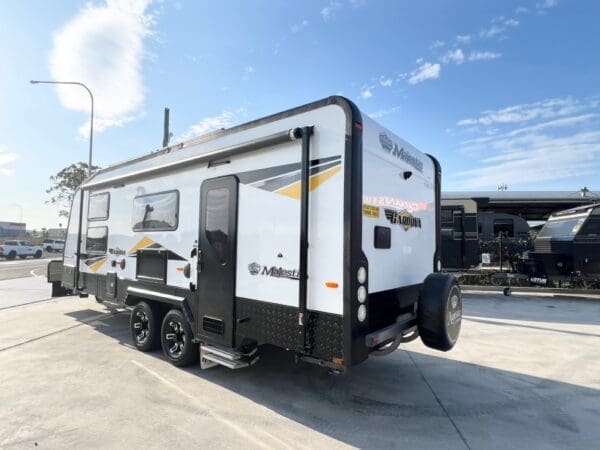  Motorhomes and Camper Trailers