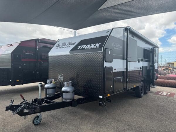 On The Move Caravans TRAXX TOURING 20' REAR DOOR - Caravans