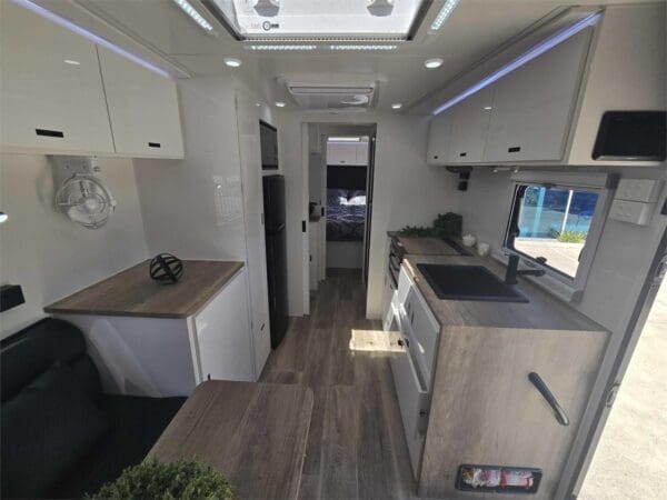  Motorhomes and Camper Trailers